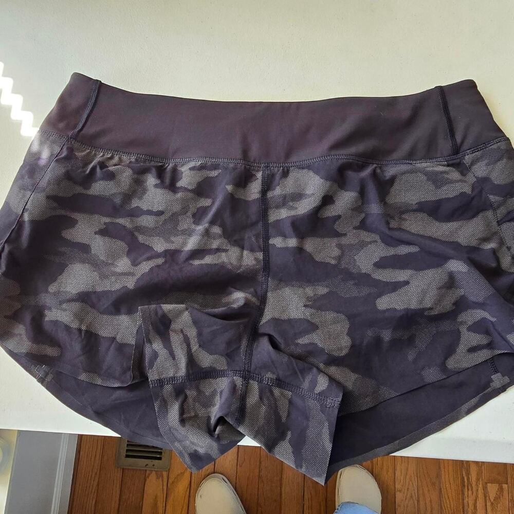 womens athleta athletic run with it camo short large lined